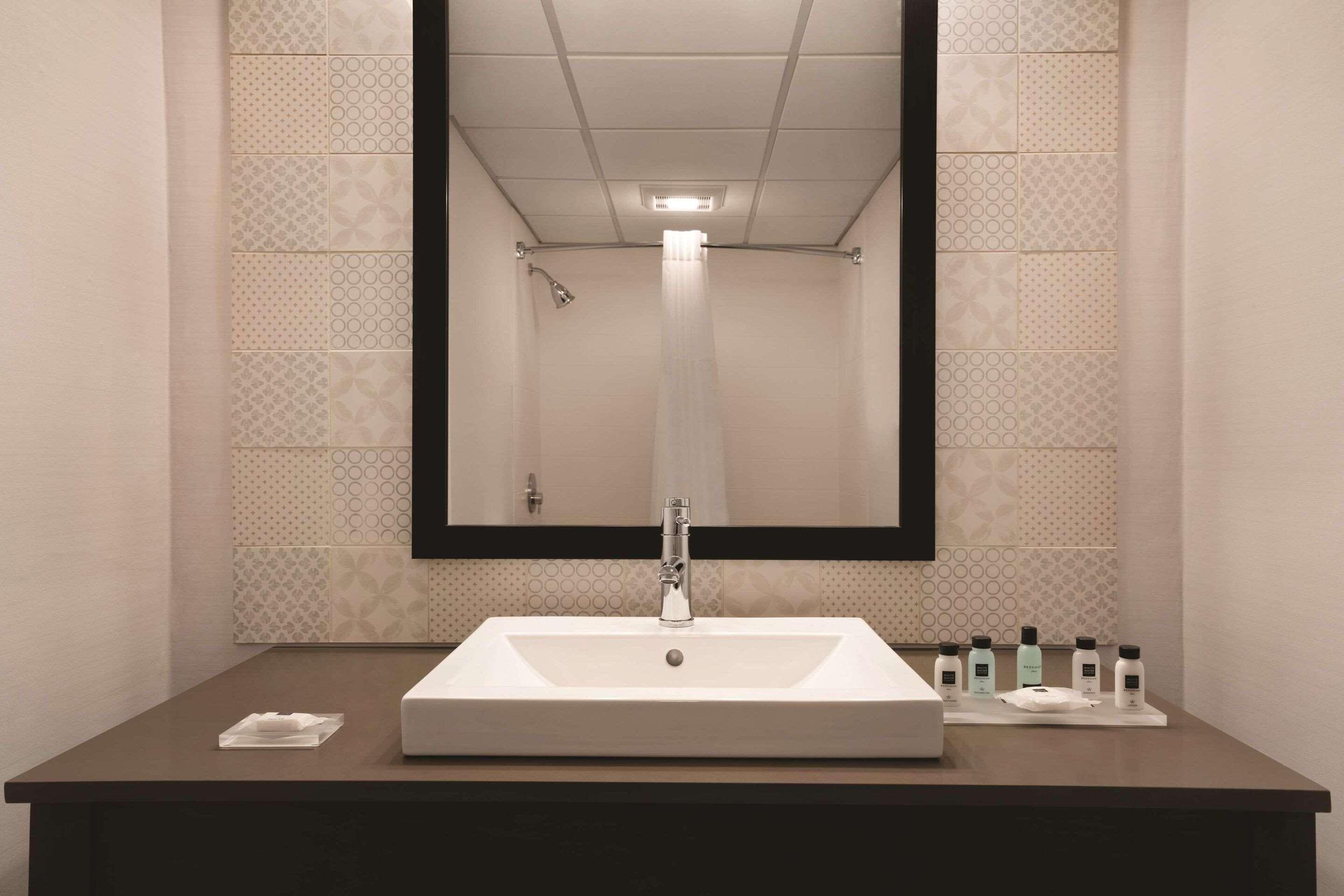 Comfort & - Syracuse North Hotel 3*