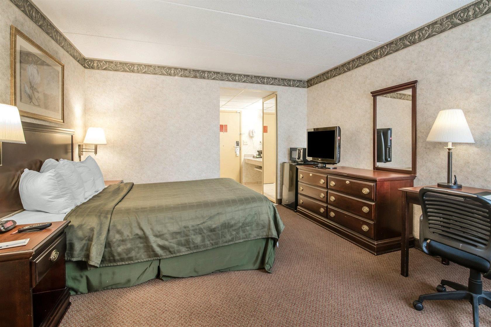 Comfort & - Syracuse North 3*