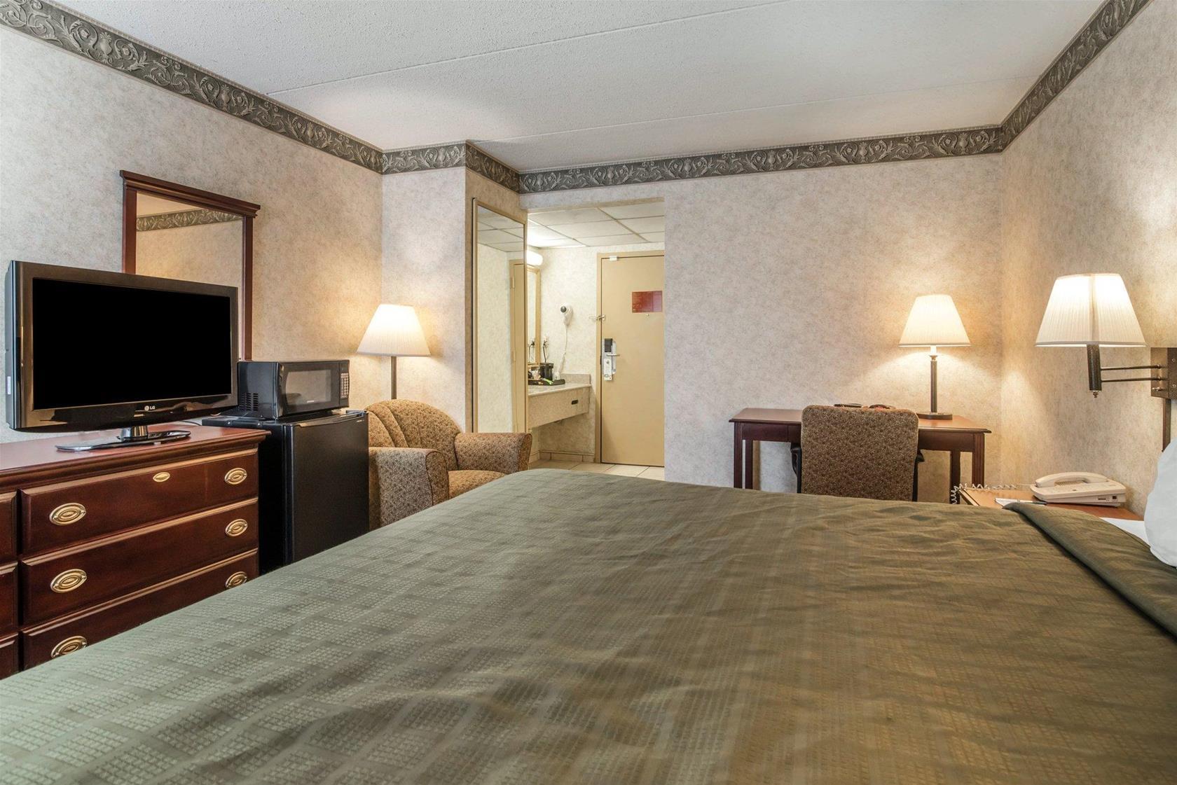 Comfort & - Syracuse North 3*