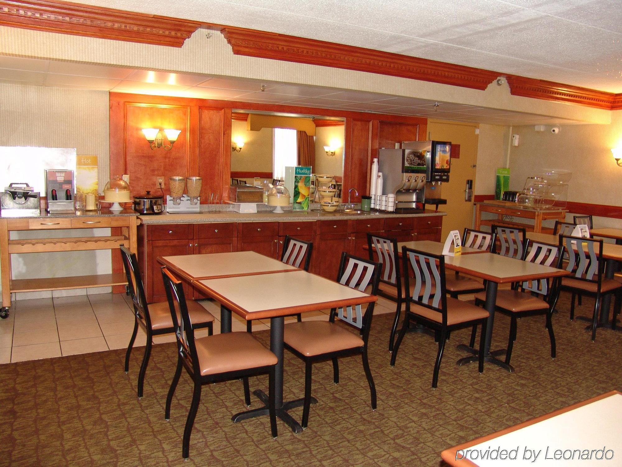 Comfort & - Syracuse North Hotel 3*
