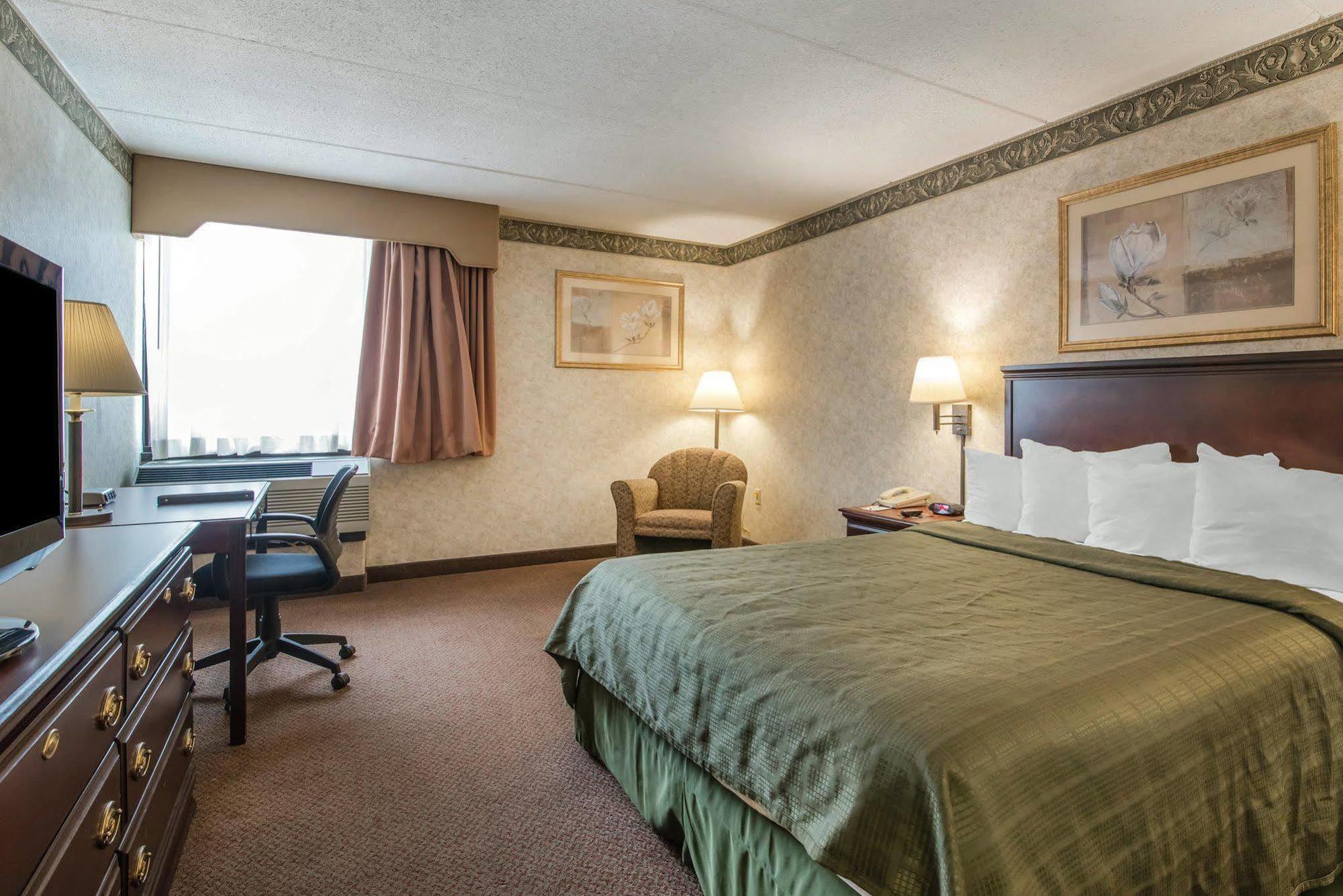 Comfort & - Syracuse North 3*