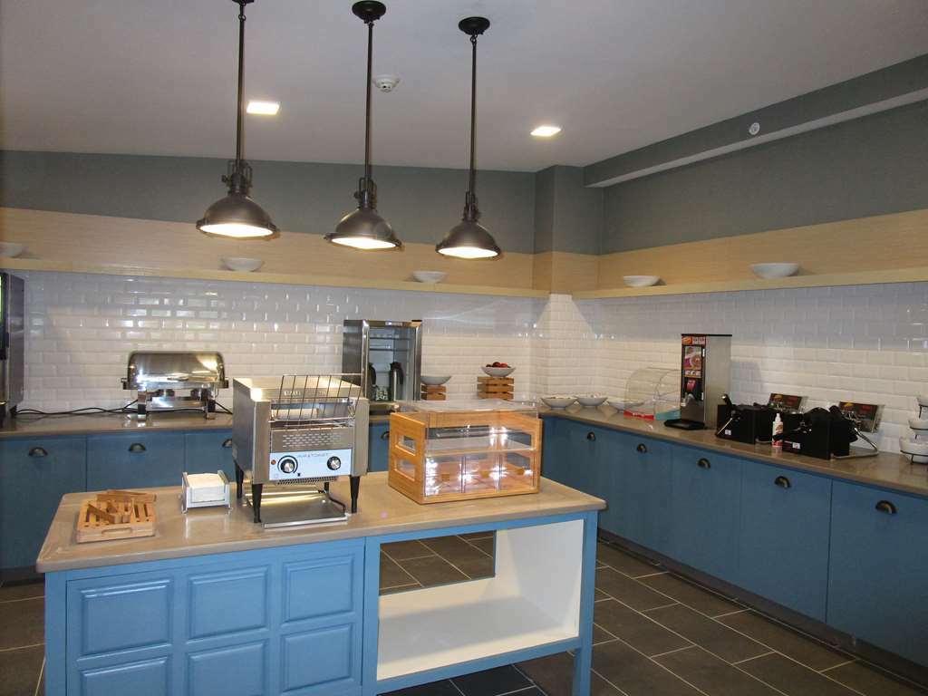 Comfort & - Syracuse North Hotel 3*
